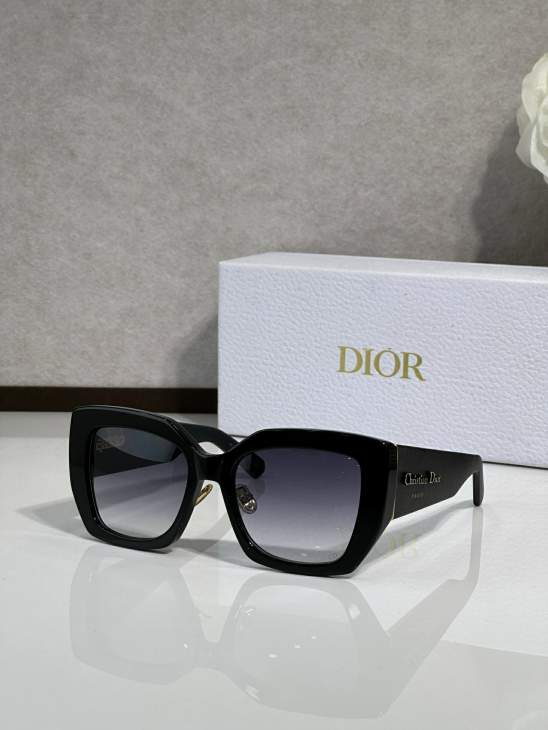Picture of Dior Sunglasses _SKUfw77097935fw